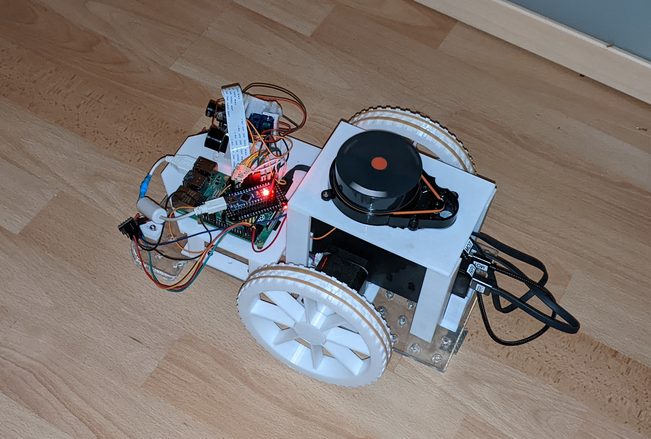 A beautiful image of R0v1, the robot